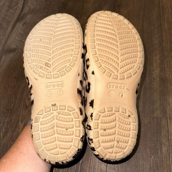 Crocs leopard spot rubber washable slip in W7 ortho clogs - Picture 3 of 5